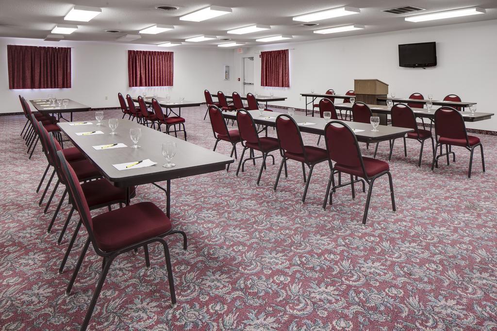 Super 8 By Wyndham Manhattan Ks Exterior foto
