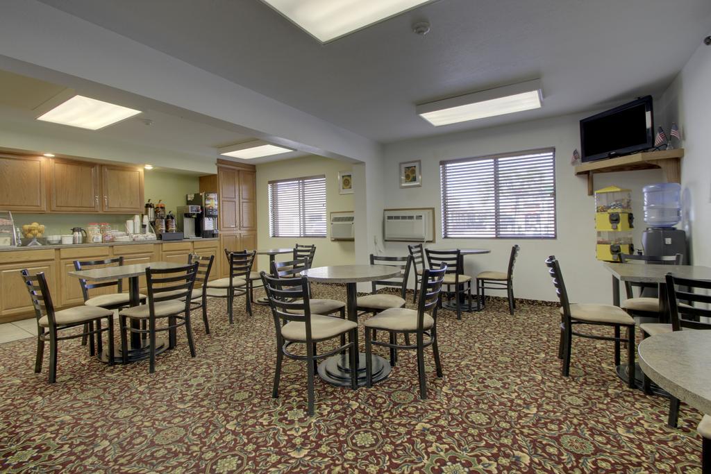 Super 8 By Wyndham Manhattan Ks Restaurant foto